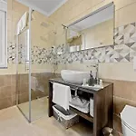 Βίλα In With Heated Pool And Whirlpool *