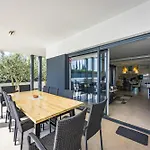 In With Heated Pool And Whirlpool Βίλα Πούλα