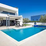 In With Heated Pool And Whirlpool Πούλα