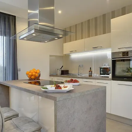 In With Heated Pool And Whirlpool * Pula