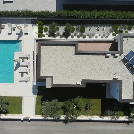 Villa In With Heated Pool And Whirlpool Pula