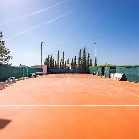 In With Heated Pool And Whirlpool Vila *
