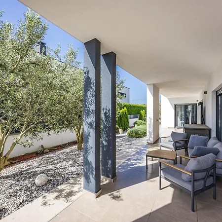 Vila In With Heated Pool And Whirlpool