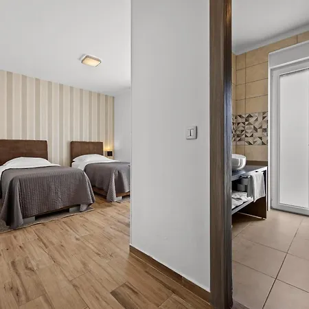 In With Heated Pool And Whirlpool Vila