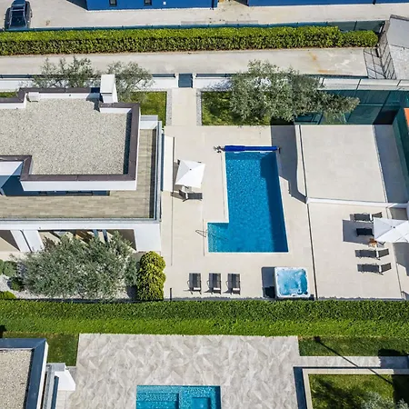 In With Heated Pool And Whirlpool * Pula