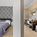In With Heated Pool And Whirlpool Villa Pula