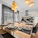 In With Heated Pool And Whirlpool Villa Pola