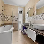 In With Heated Pool And Whirlpool Pula