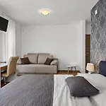 In With Heated Pool And Whirlpool Villa Pula