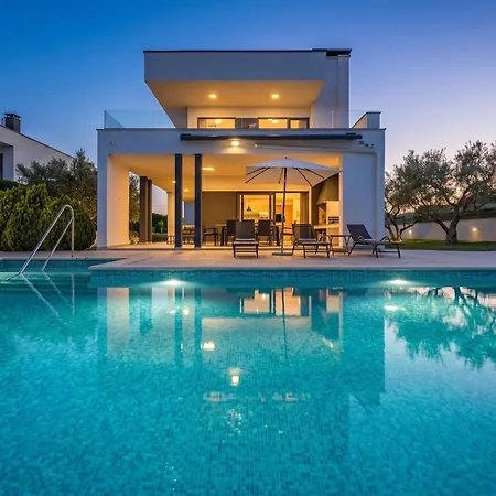 In With Heated Pool And Whirlpool