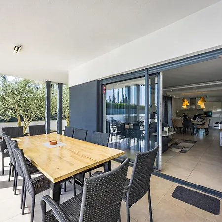 In With Heated Pool And Whirlpool Villa Pola