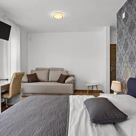In With Heated Pool And Whirlpool Villa Pola