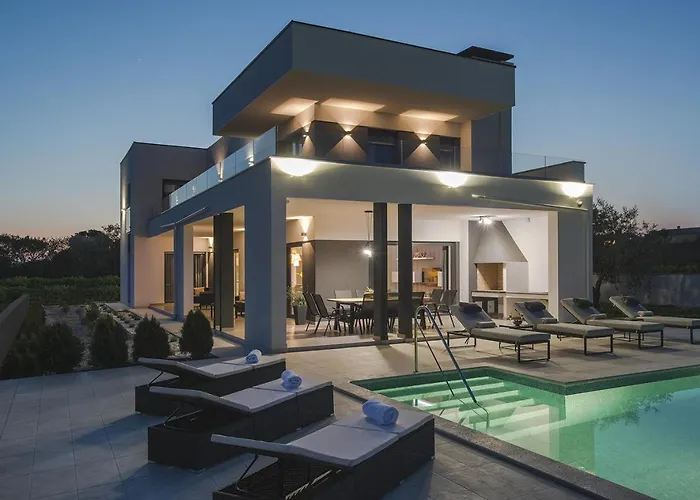Villa In With Heated Pool And Whirlpool *