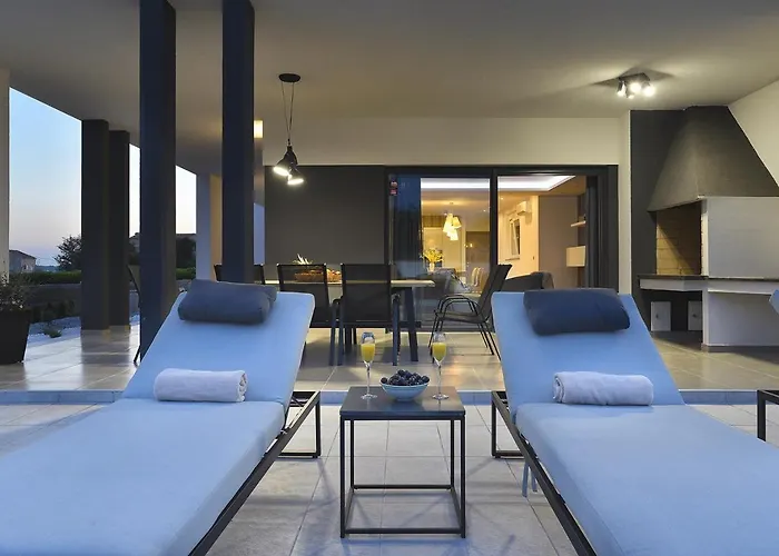 Villa In With Heated Pool And Whirlpool Pula